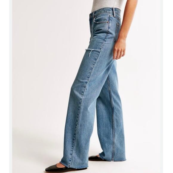 Abercrombie & Fitch The Loose High Rise Distressed Jeans Medium Wash 26/2R EUC - Picture 4 of 10